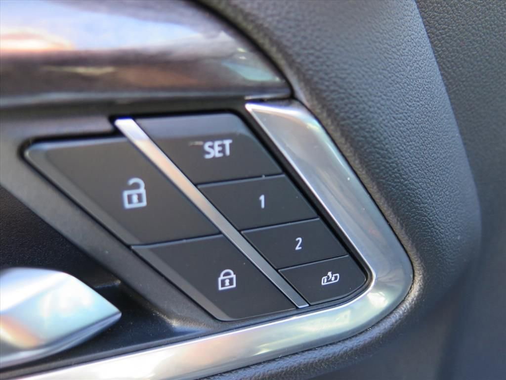 Used 2025 Chevrolet Silverado 3500 LTZ w/ LTZ Plus Package image 11