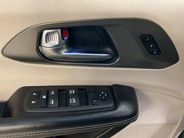 Used 2022 Chrysler Pacifica Touring-L image 19