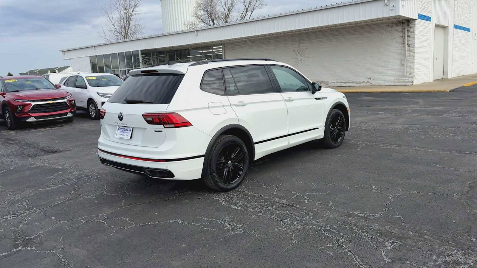 Used 2022 Volkswagen Tiguan SE R-Line AWD/4WD image 8