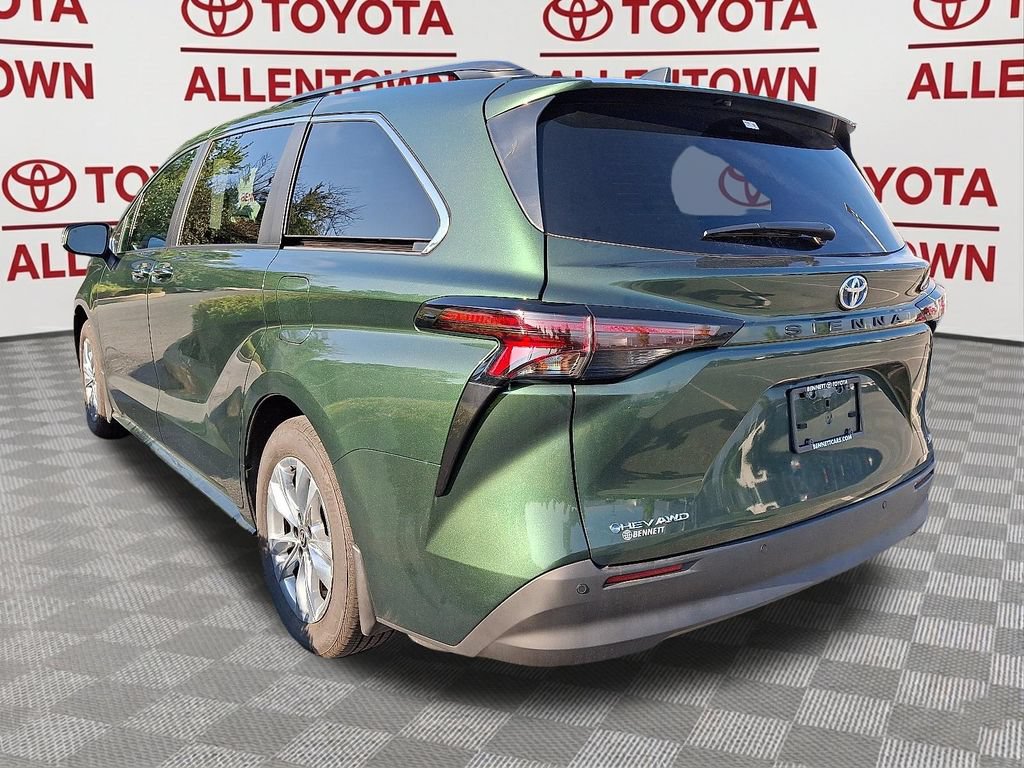 Used 2025 Toyota Sienna XLE w/ XLE Plus Package AWD/4WD image 4