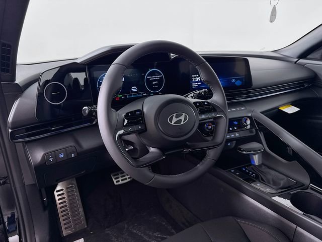 New 2025 Hyundai Elantra SEL image 11