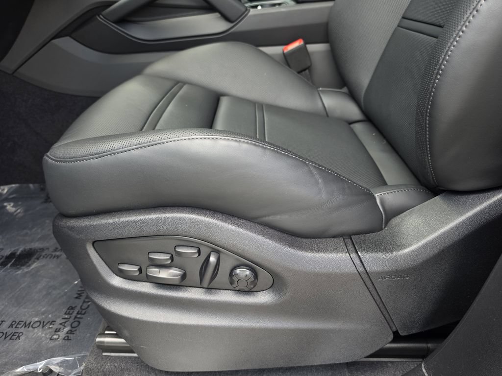 Certified 2026 Porsche Cayenne S AWD/4WD image 17