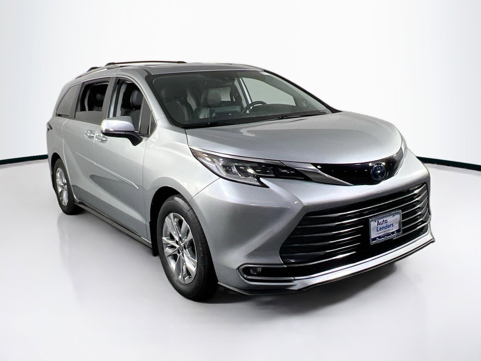 Used 2022 Toyota Sienna Limited AWD/4WD image 3