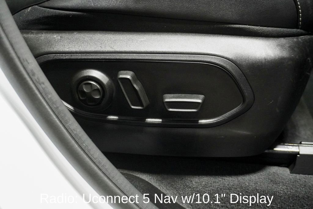Used 2024 Jeep Grand Cherokee Limited w/ Luxury Tech Group II image 5