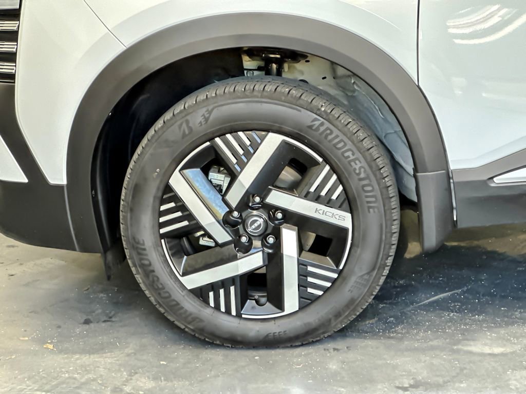 Used 2026 Nissan Kicks SV FWD image 24