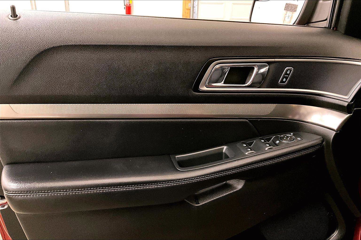 Used 2018 Ford Explorer XLT w/ Equipment Group 201A image 22