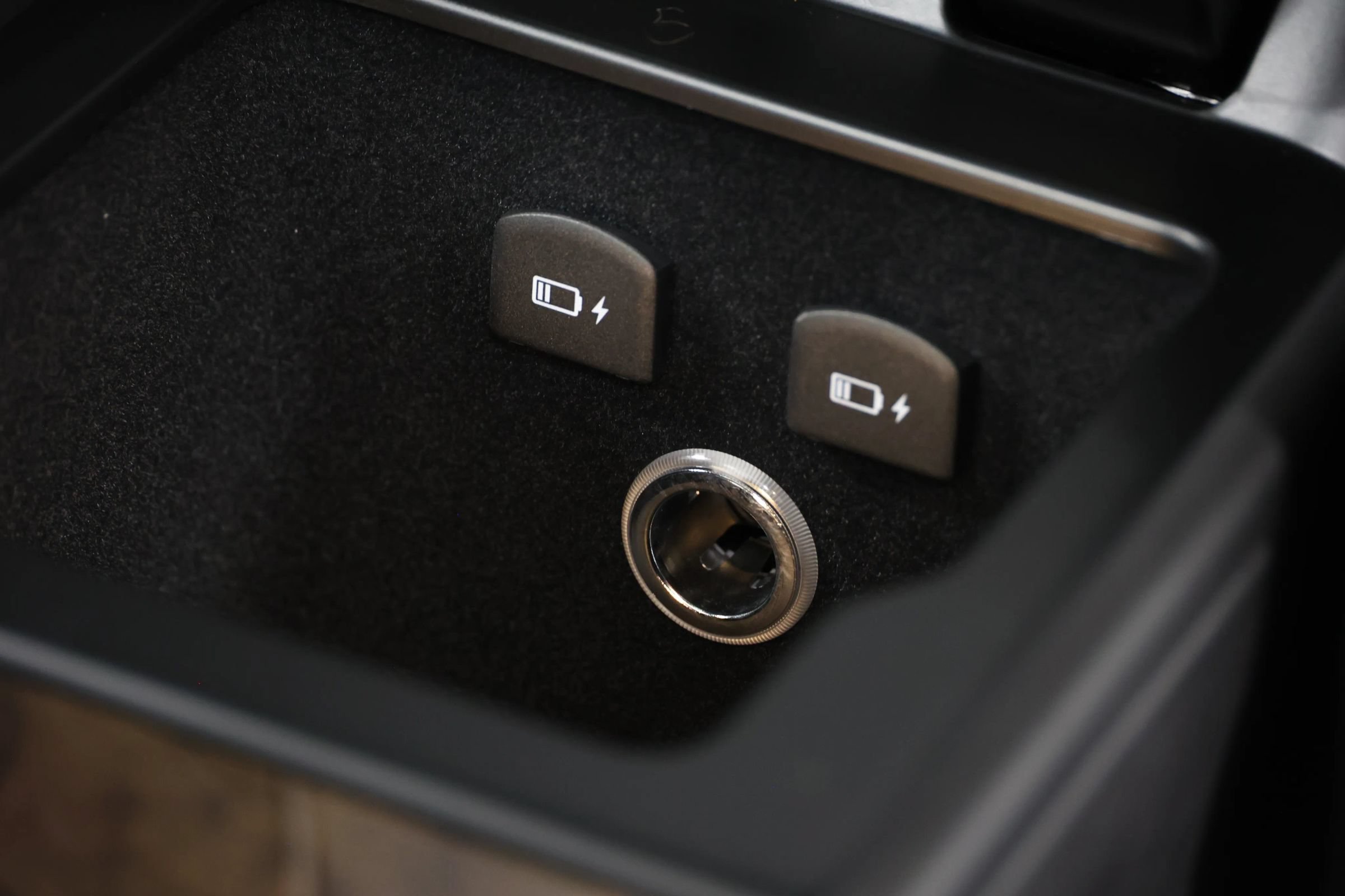 Used 2020 Bentley Bentayga Plug-In Hybrid AWD/4WD image 60
