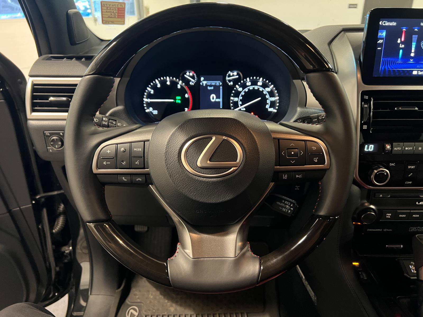 Used 2023 Lexus GX 460 Luxury w/ Sport Design Package AWD/4WD image 11