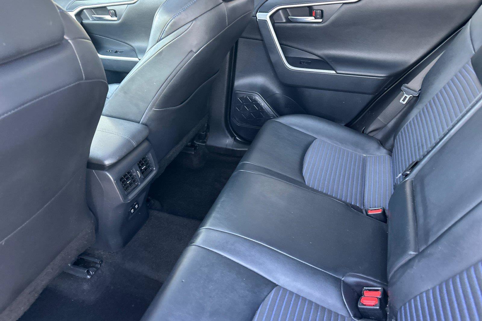 Used 2019 Toyota RAV4 XSE w/ Carpet Mat Package AWD/4WD image 11