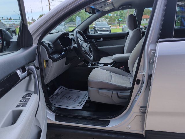 Used 2015 Kia Sorento LX FWD image 10