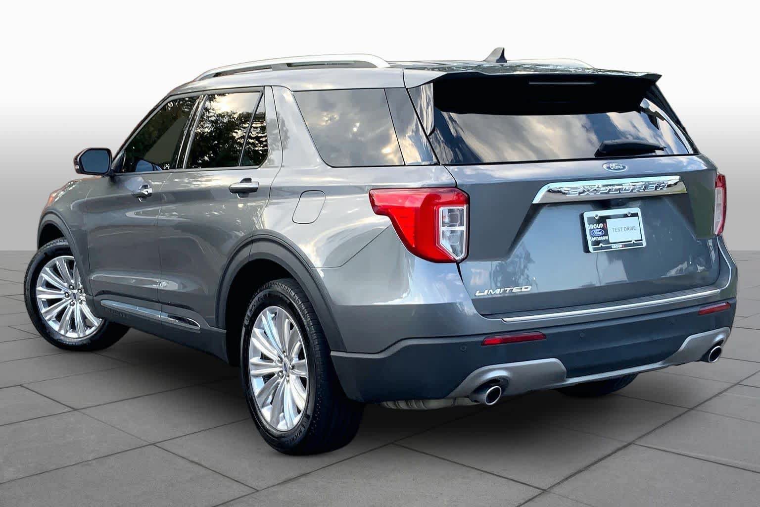 Used 2023 Ford Explorer Limited w/ Limited Technology Package RWD image 12