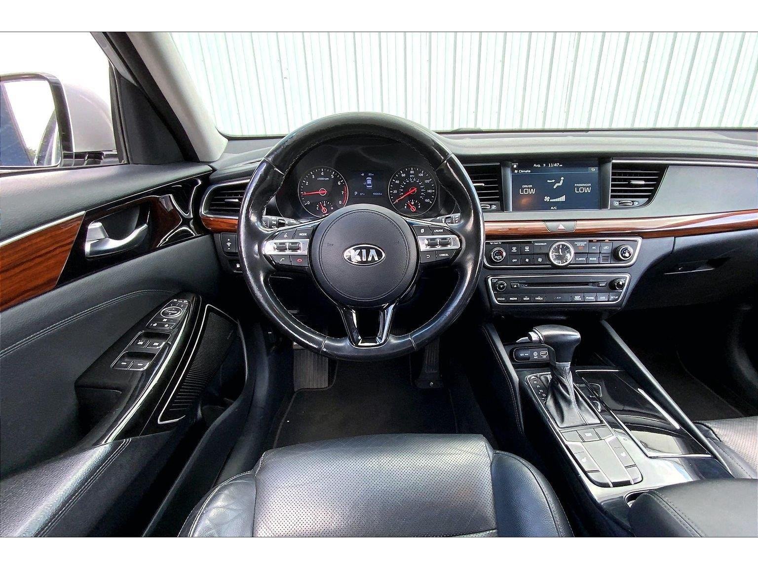 Used 2018 Kia Cadenza Premium w/ Luxury Package FWD image 5
