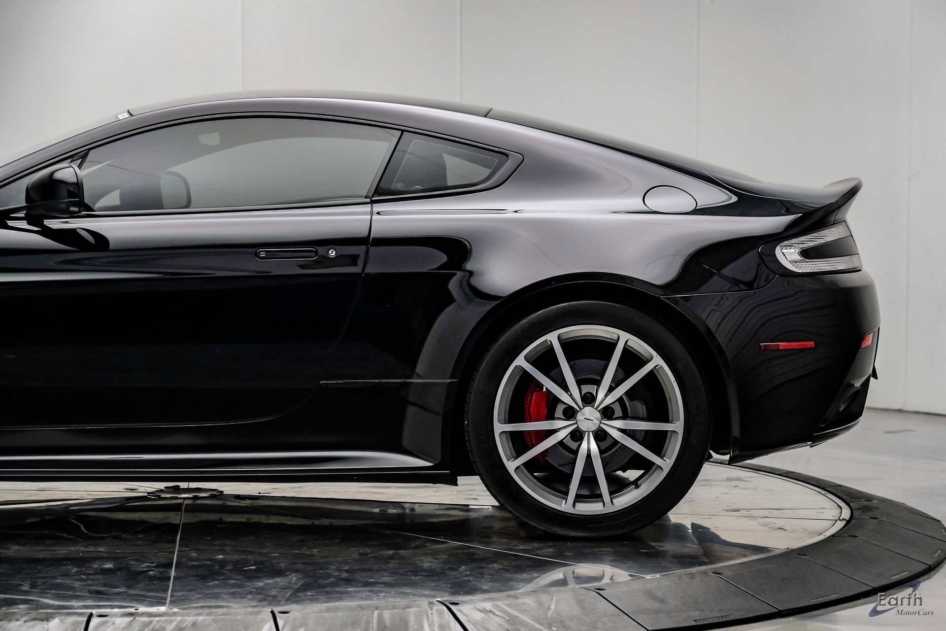Used 2015 Aston Martin V8 Vantage GT RWD image 11