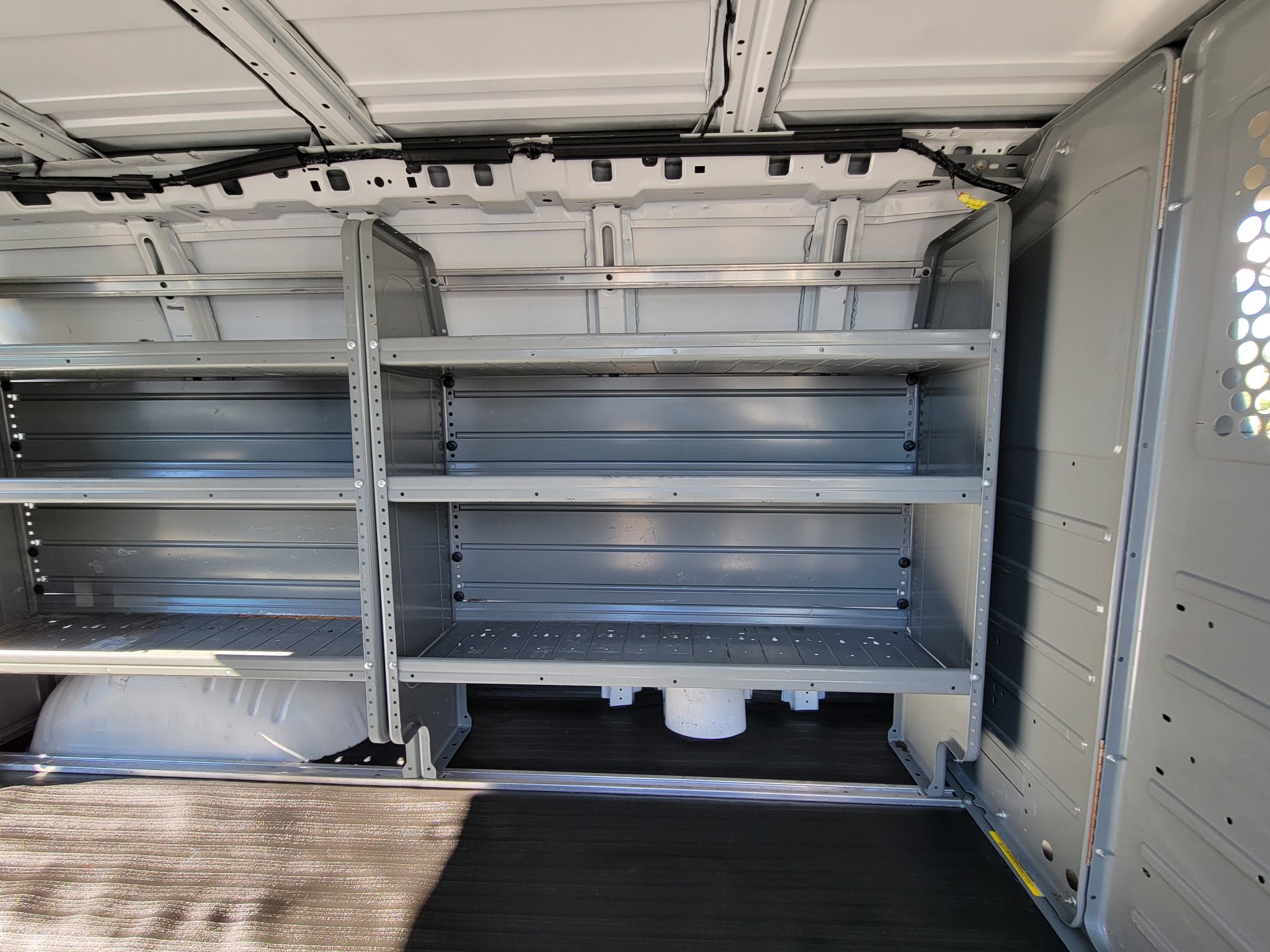 Used 2018 Chevrolet Express 2500 w/ Enhanced Convenience Package image 36