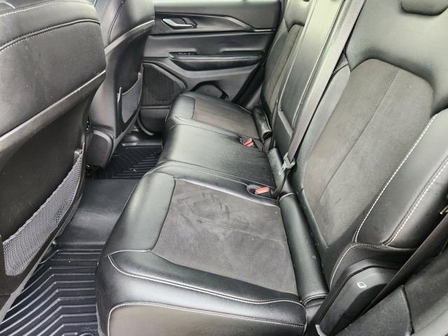 Used 2023 Jeep Grand Cherokee Altitude image 30