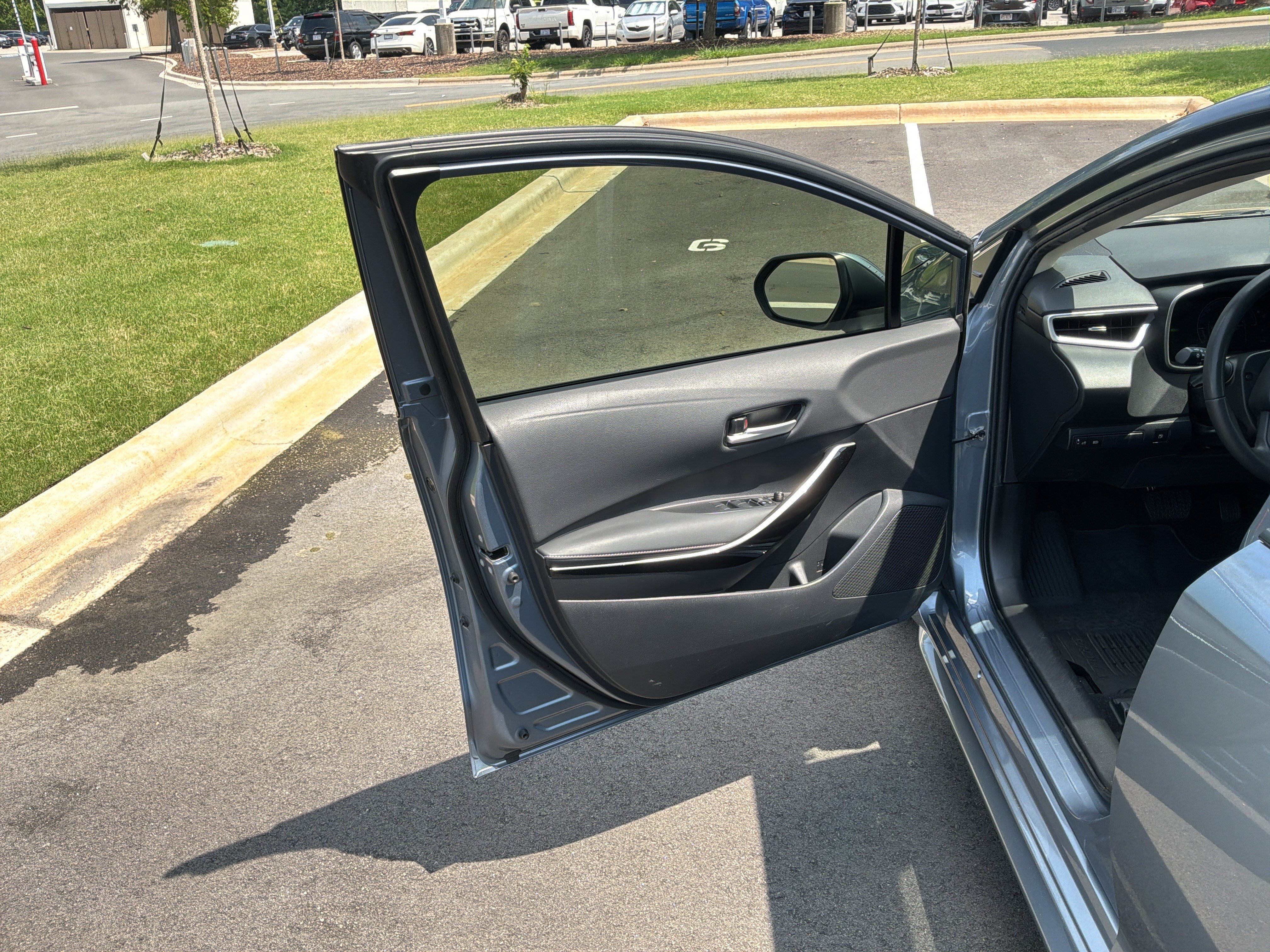 Used 2023 Toyota Corolla XLE FWD image 14