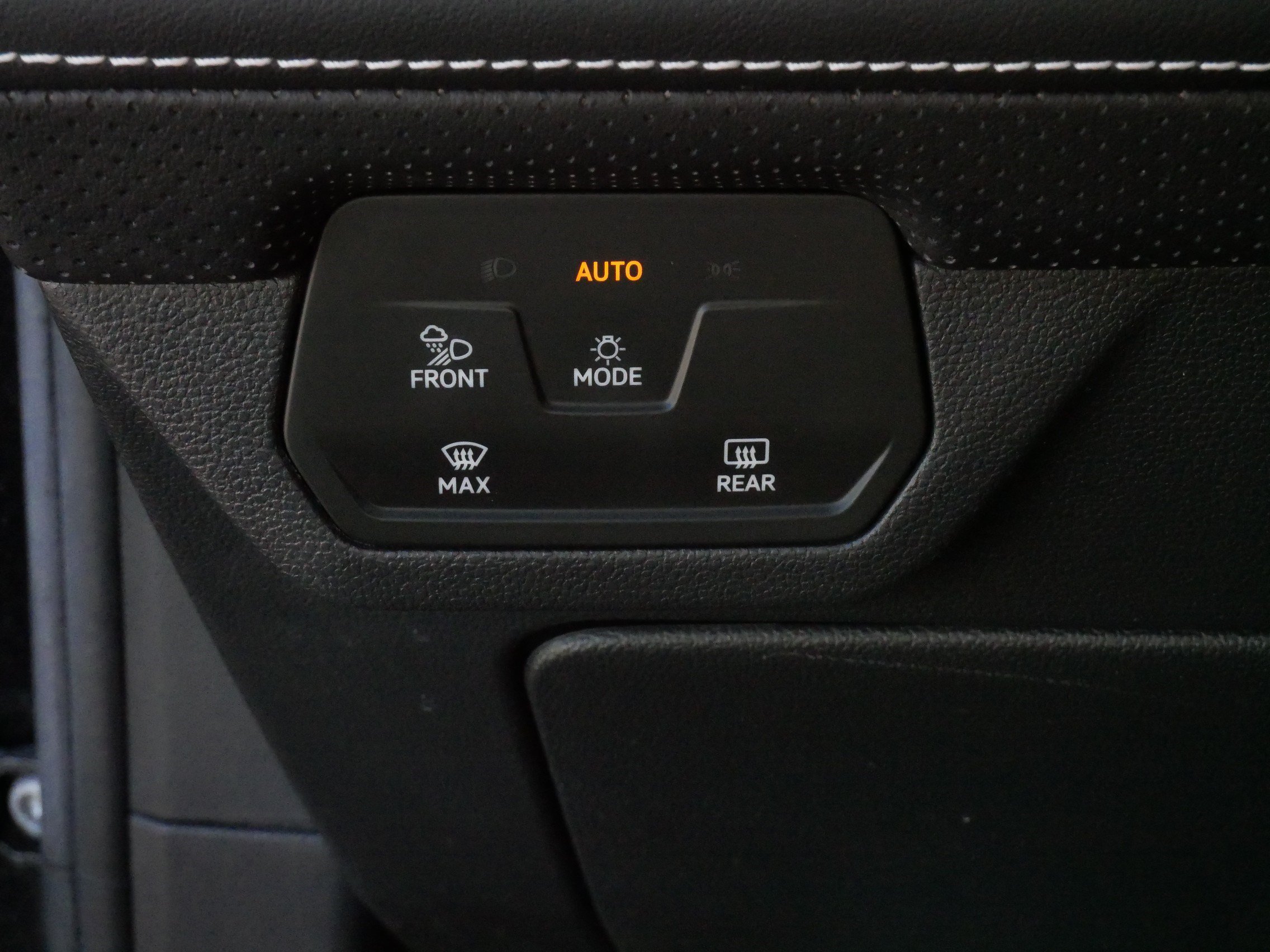 Certified 2024 Volkswagen Atlas SE AWD/4WD image 30
