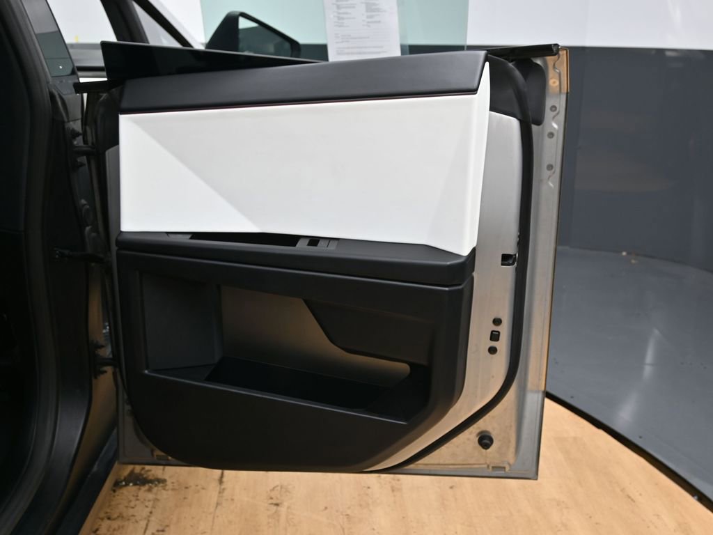 Used 2024 Tesla Cybertruck AWD Crew Cab image 43
