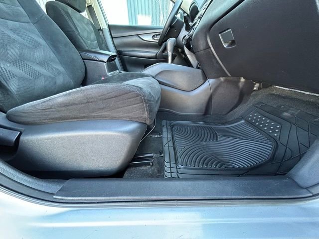 Used 2015 Nissan Rogue SV image 30