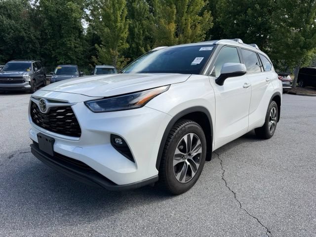 Used 2021 Toyota Highlander XLE