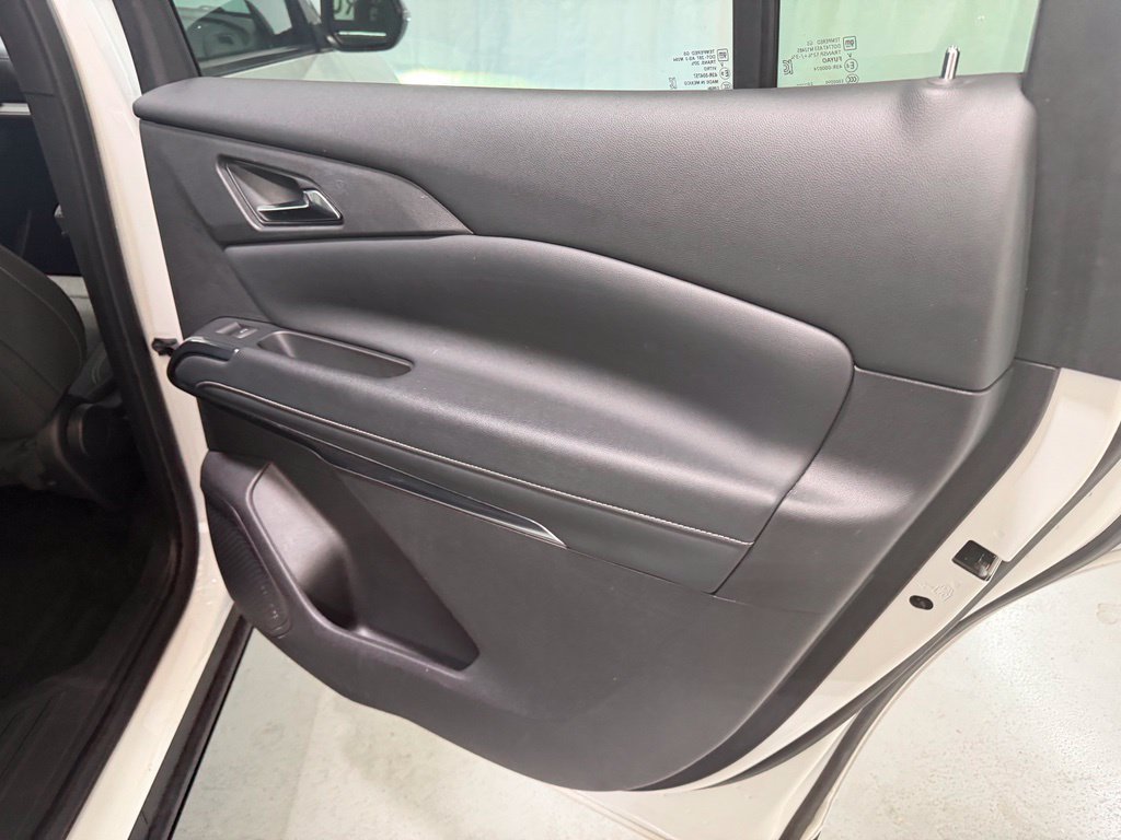 Used 2025 Chevrolet Traverse LT FWD image 18