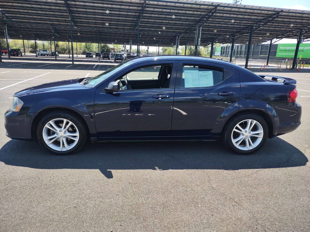 Used 2014 Dodge Avenger SE w/ Rallye Appearance Group FWD image 2
