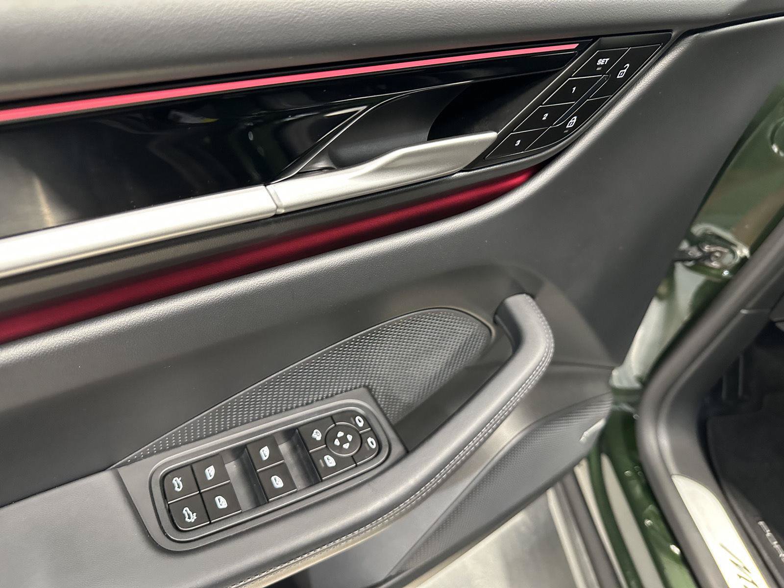 Certified 2025 Porsche Macan 4S Electric AWD/4WD image 16