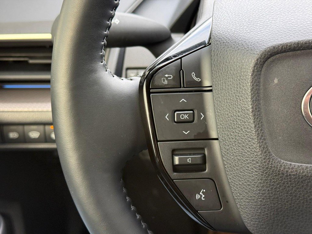Used 2025 Toyota Prius XLE image 22