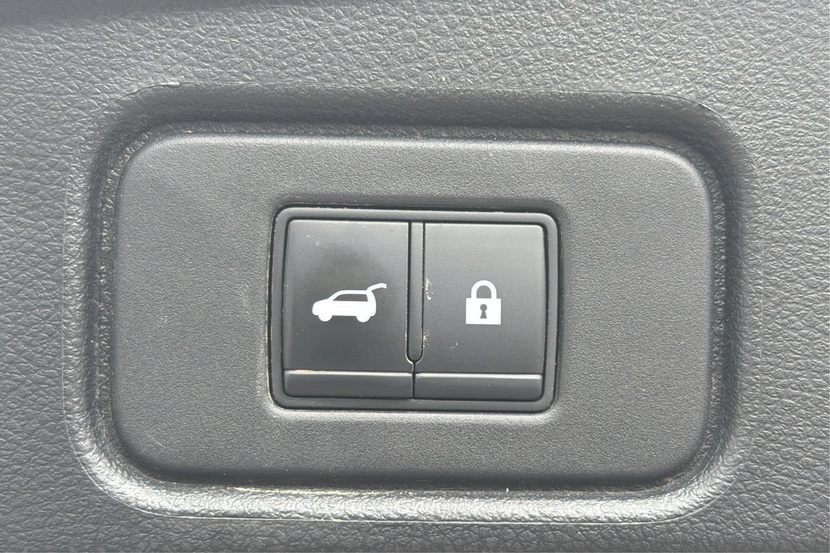 Used 2022 Nissan Pathfinder SL w/ Lighting Package (N92) AWD/4WD image 27