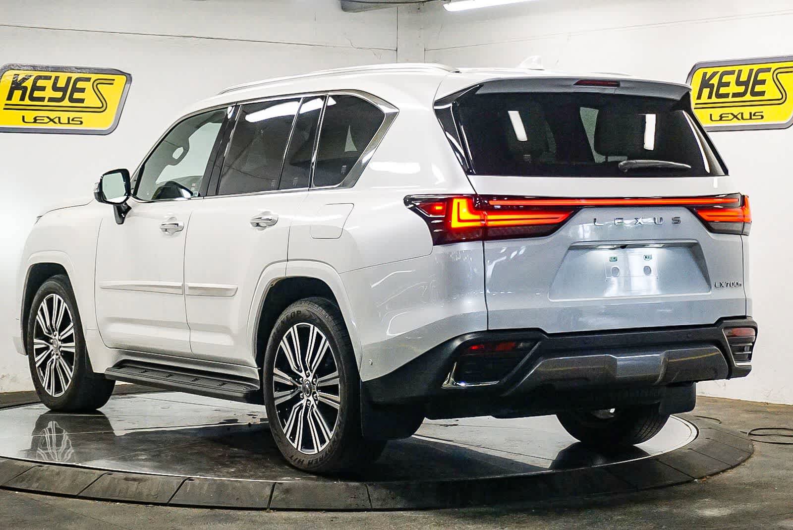 Certified 2025 Lexus LX 700h Luxury AWD/4WD image 2