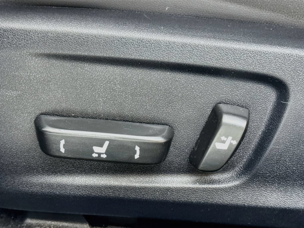 Used 2015 Lexus IS 250 w/ Navigation System Package RWD image 9