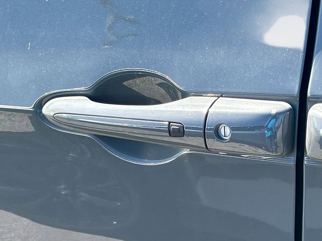 Used 2022 Chrysler Pacifica Touring-L image 9