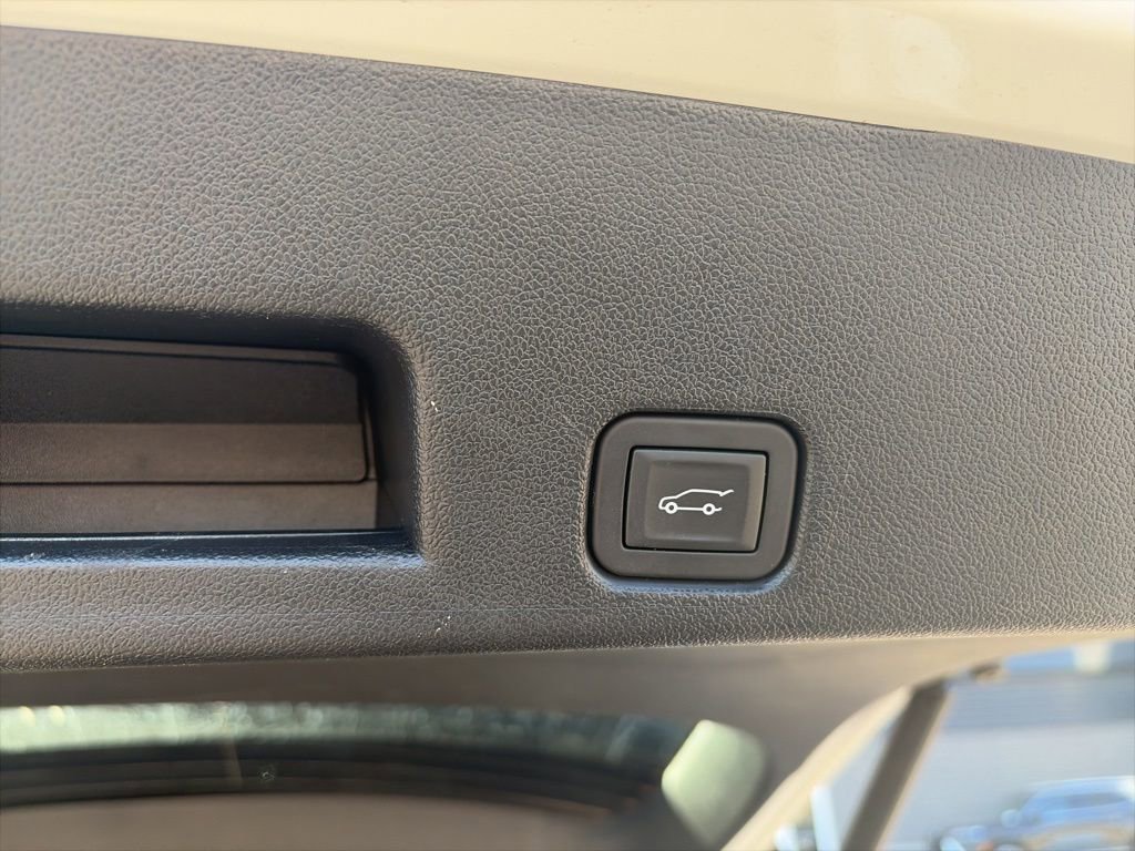 Used 2025 GMC Acadia Elevation image 24