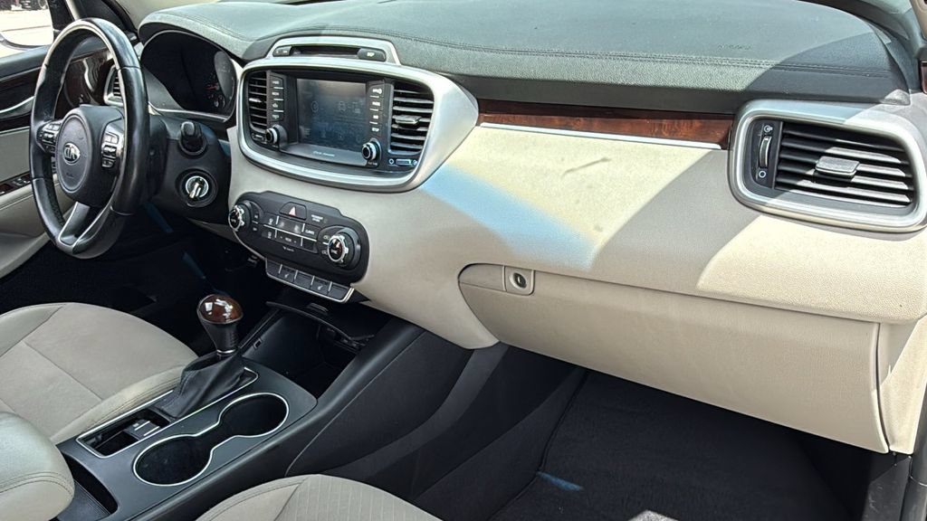 Used 2018 Kia Sorento FWD image 42