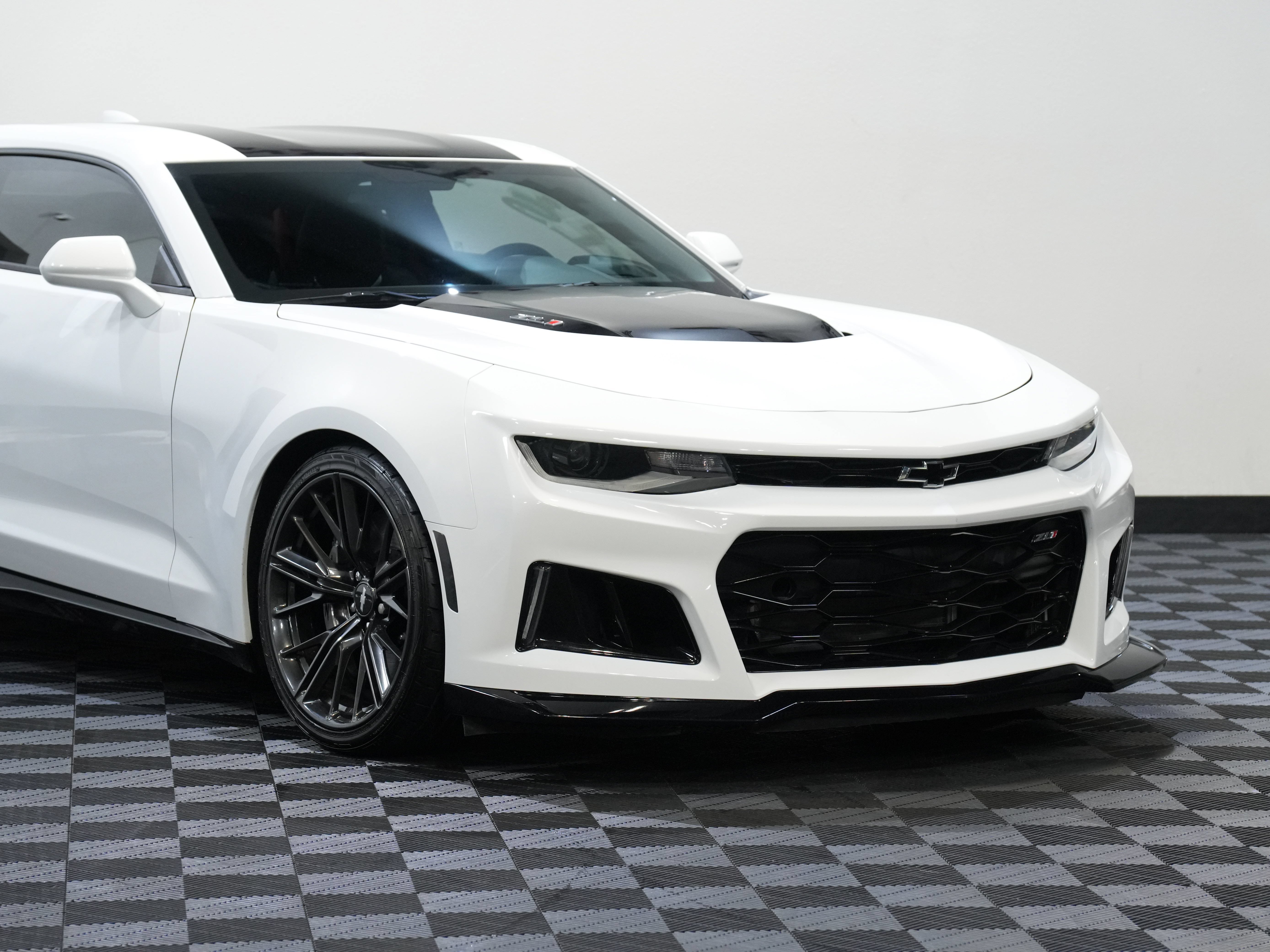 Used 2017 Chevrolet Camaro ZL1 RWD image 9