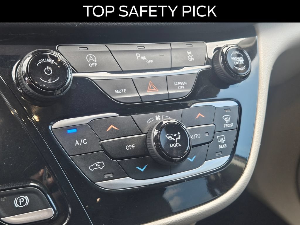 Used 2020 Chrysler Pacifica Touring-L FWD image 27