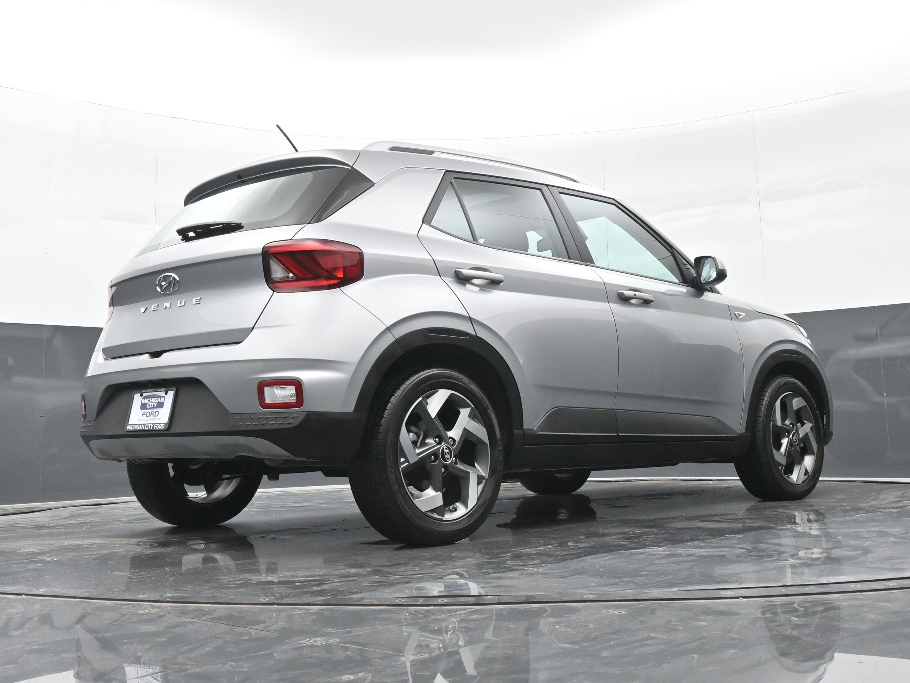 Used 2024 Hyundai Venue SEL image 45