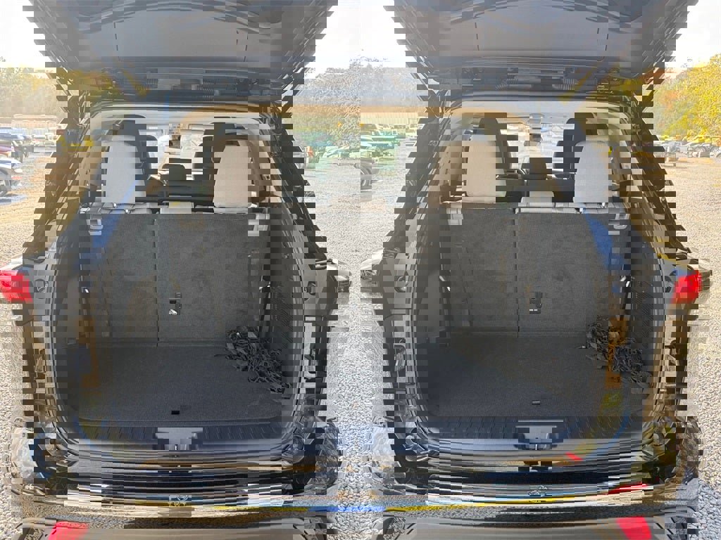 Used 2023 Toyota Highlander Platinum image 18