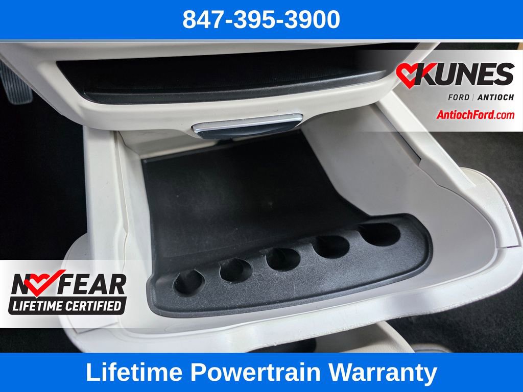 Used 2022 Chrysler Voyager LX image 49