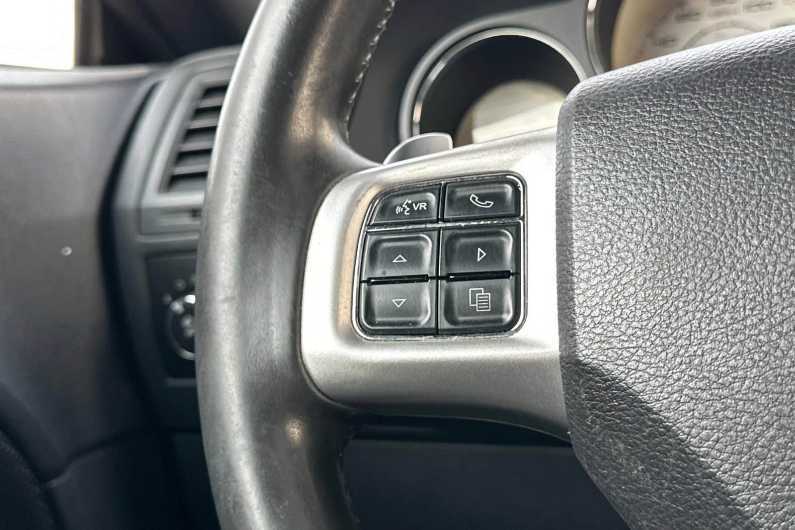 Used 2013 Dodge Challenger R/T image 32