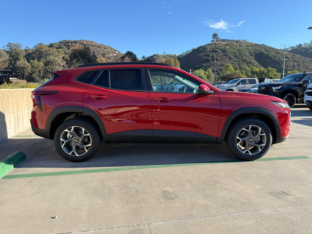 New 2026 Chevrolet Trax LT w/ LT Convenience Package FWD image 5