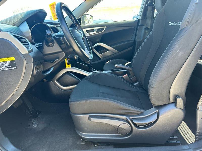 Used 2017 Hyundai Veloster 3dr Cpe Auto image 6