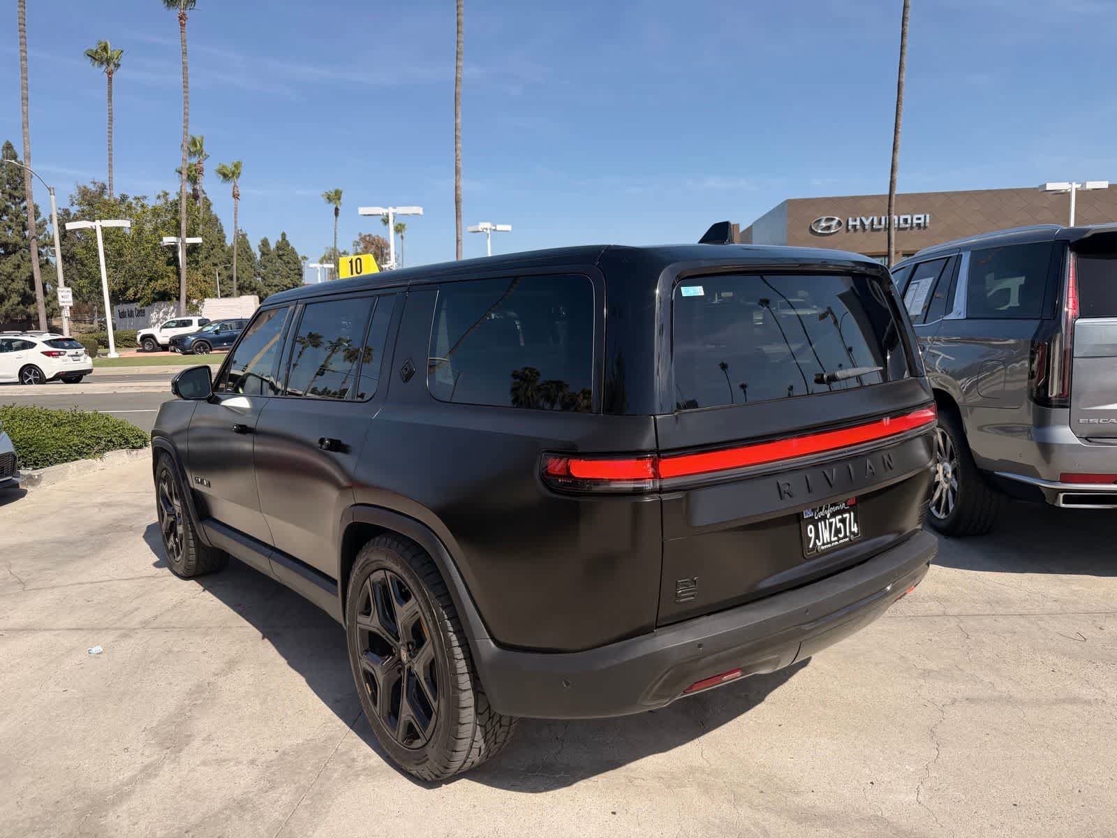 Used 2023 Rivian R1S Adventure AWD/4WD image 3