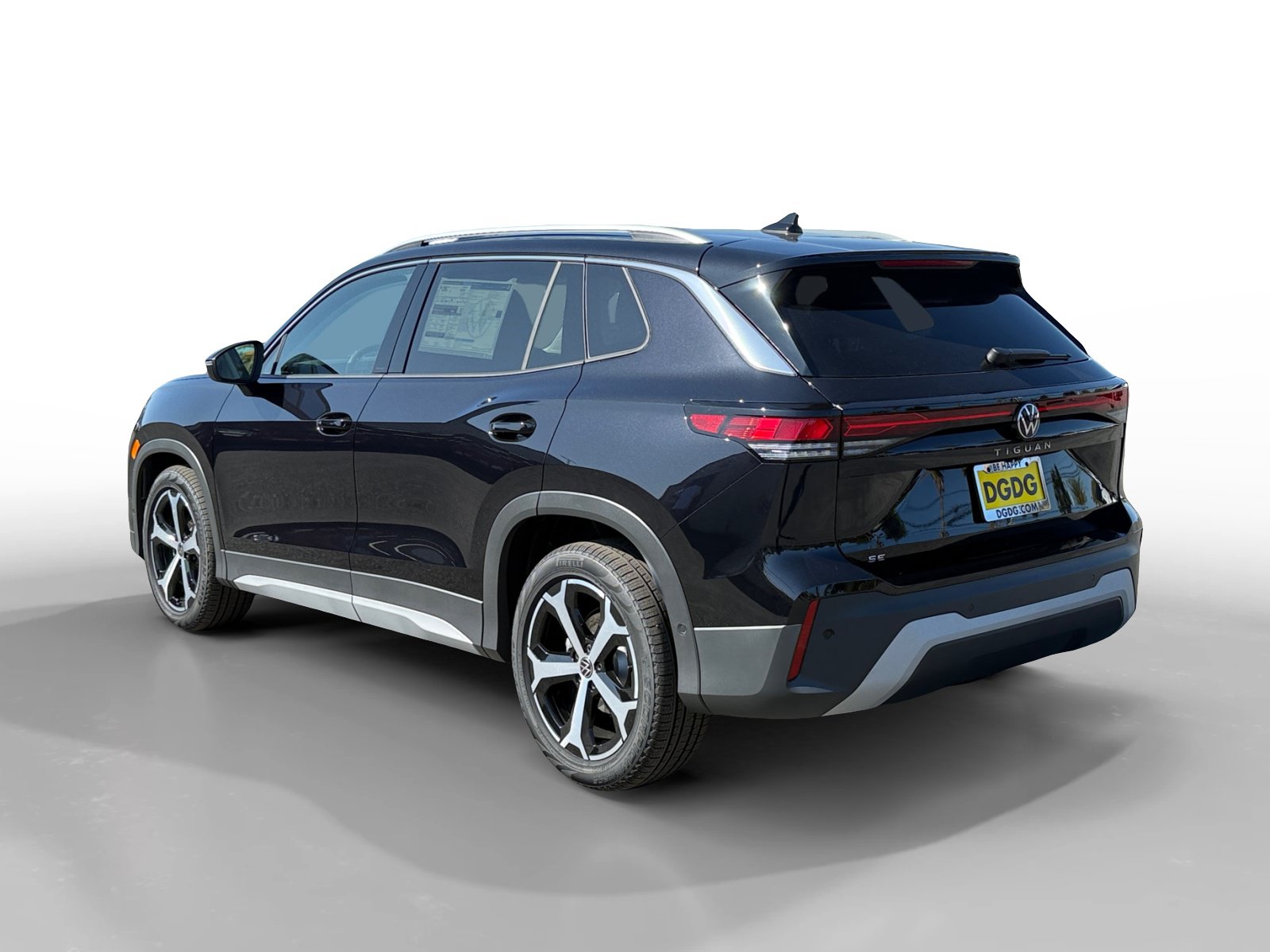 New 2026 Volkswagen Tiguan SE FWD image 3