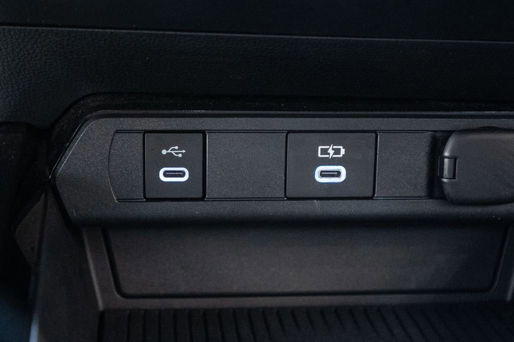 Used 2025 Toyota Prius LE image 25