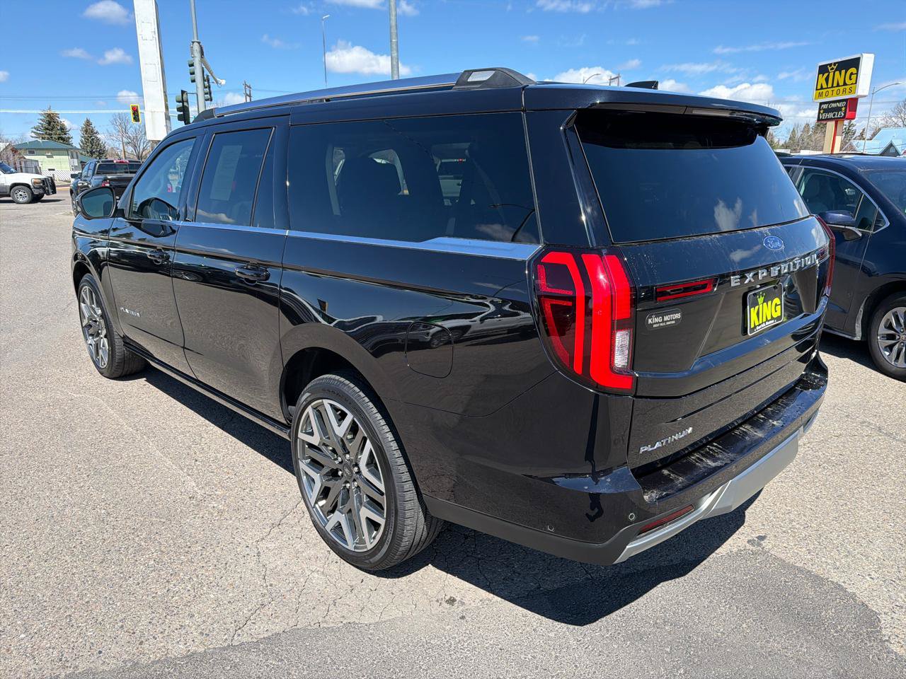Used 2025 Ford Expedition Max Platinum w/ Platinum Ultimate Package AWD/4WD image 4