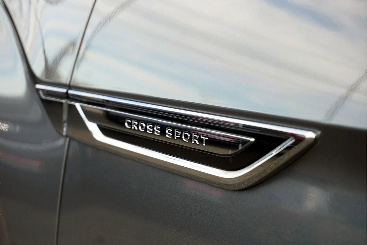 Used 2020 Volkswagen Atlas Cross Sport SE w/ Towing Package image 15