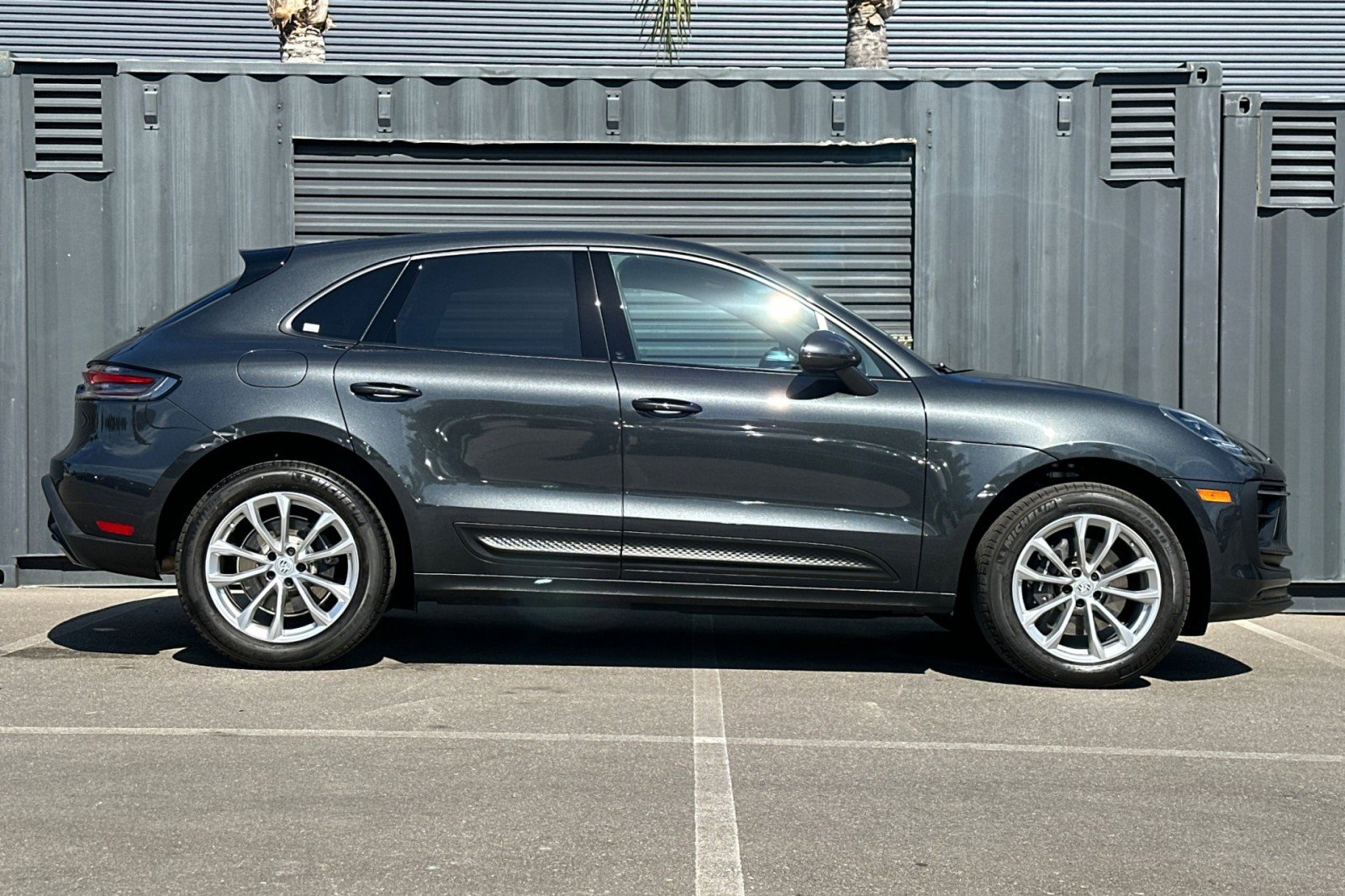 Used 2025 Porsche Macan image 9