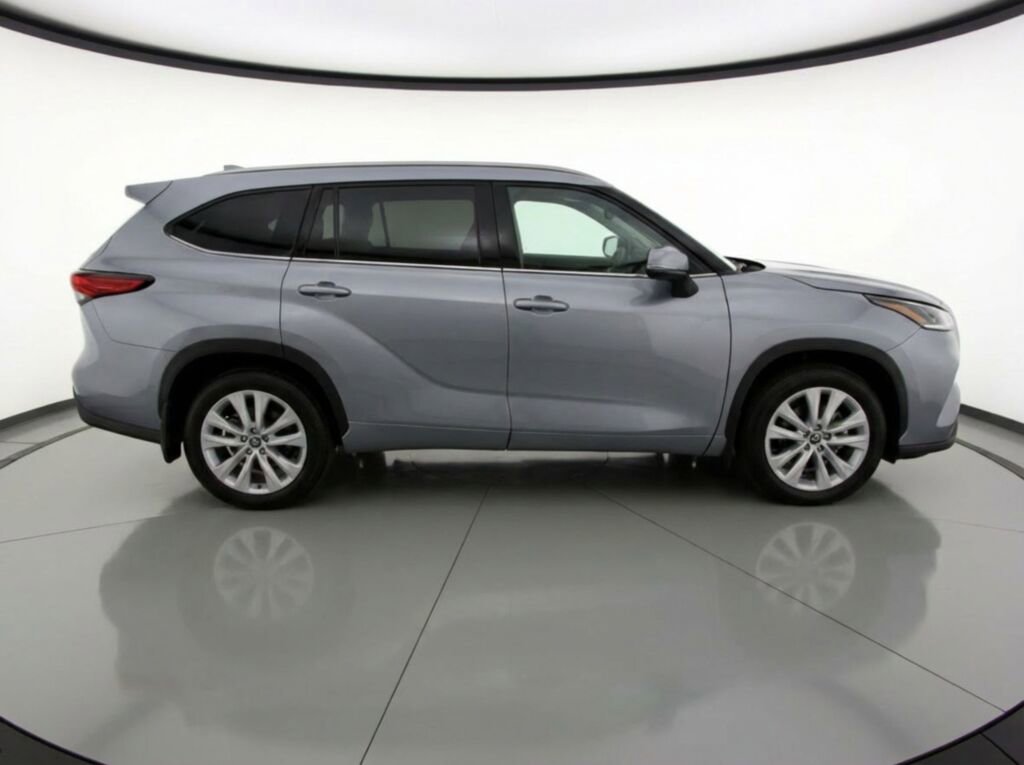 Used 2023 Toyota Highlander Limited image 5