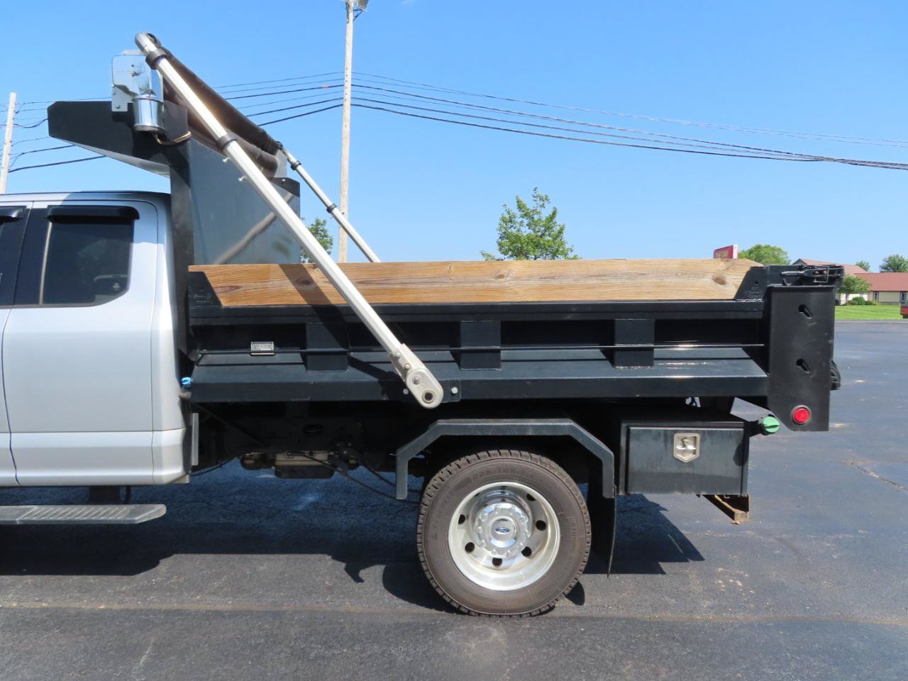 Used 2017 Ford F550 4x4 SuperCab Super Duty image 16